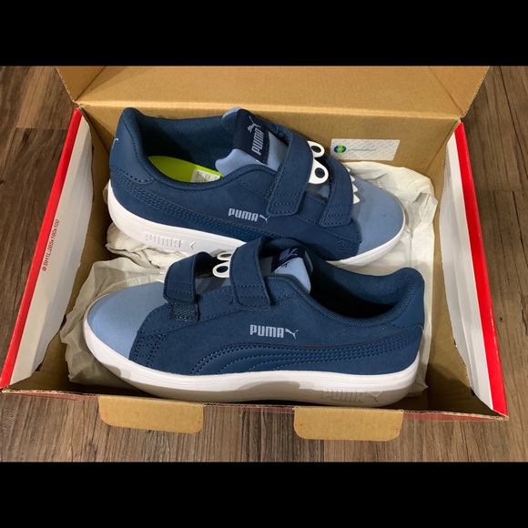 Puma Shoes - Puma Smash v2 Monster 
Size 2 1/2 - Kids/Enfants